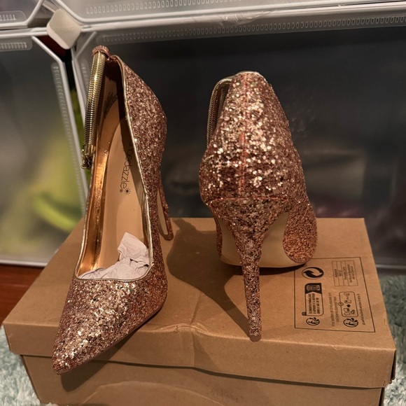 Rose Gold pumps - Picture 1 of 2